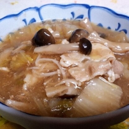 えのきとしめじも入れて作りました
ご飯に絡めて中華丼風に食べたら熱々トロトロでとっても美味しくて餡掛けスープも残さず頂きました❣️